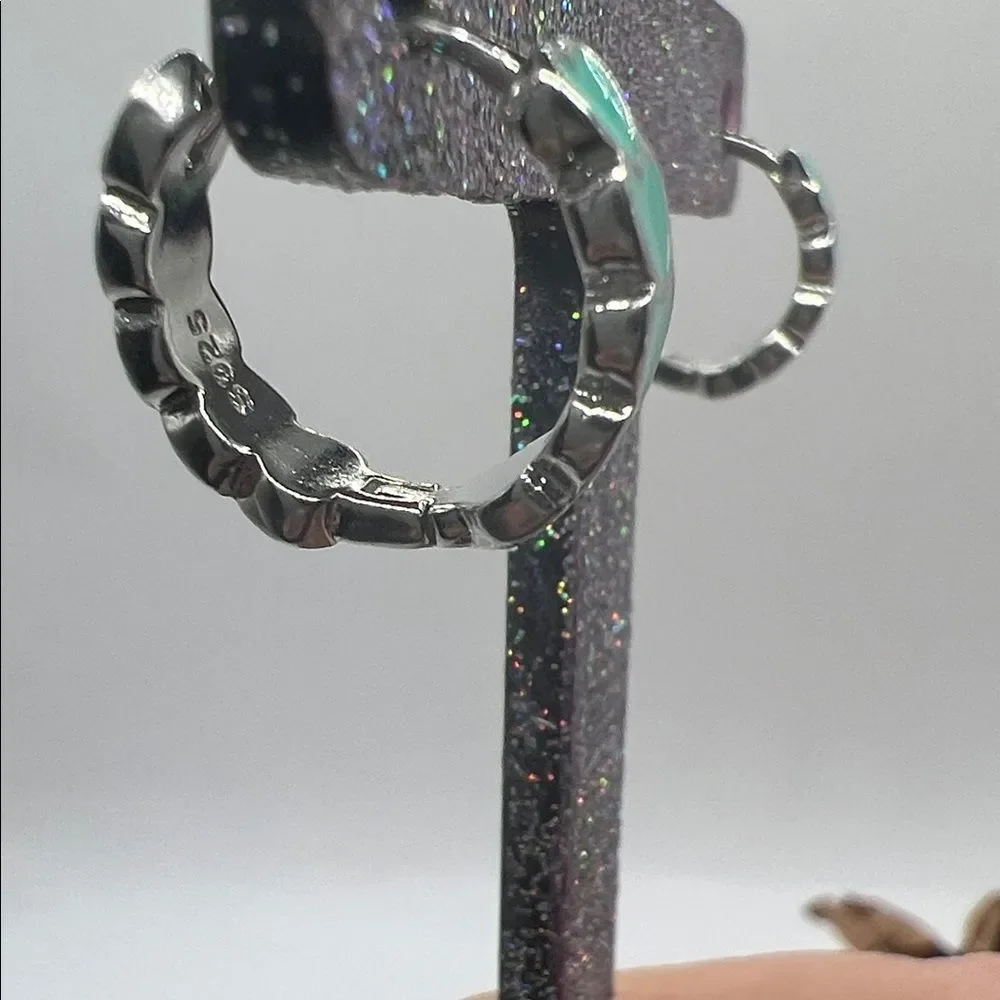 Silver and Green Heart Hoop Earrings - New - S925